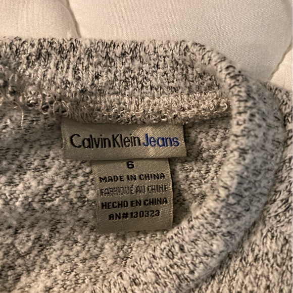 Girls Calvin Klein sweater - Picture 3 of 4